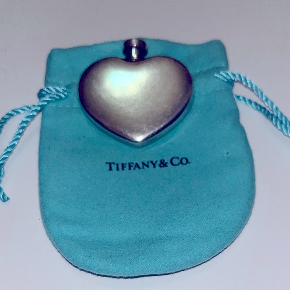 ❌SOLD❌ Tiffany & Co Heart Shaped Sterling Silver Perfume Flask VINTAGE / Antique - Picture 2 of 10